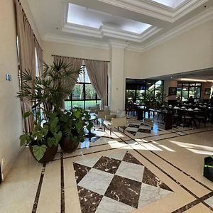 Deluxe Queen Suite